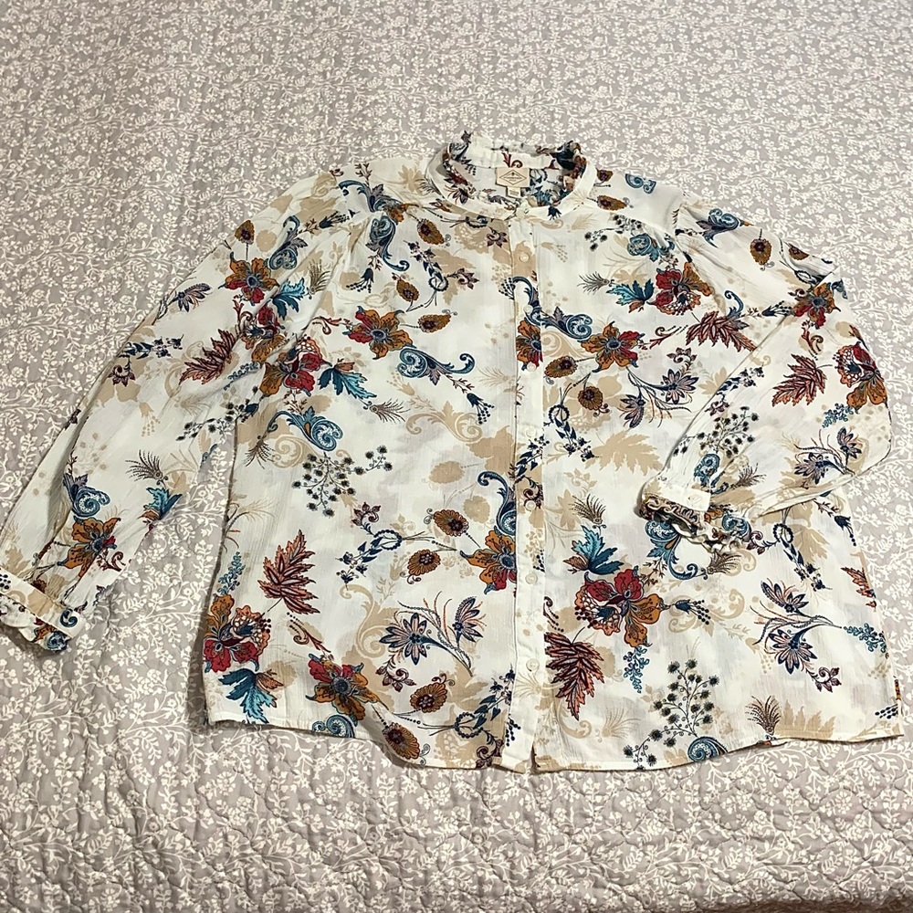 St. John’s bag shirt ruffle cuffs& collar Button down front beautiful florals XL